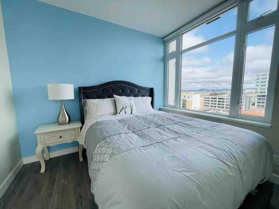 Modern 2 Bedroom Ocean Views Victoria Downtown Free Parking Exterior foto